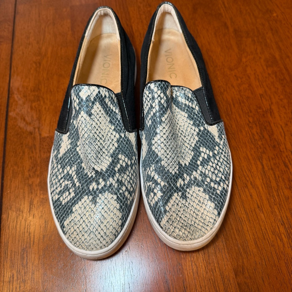 Vionic Midi‎ Boa Snake Print Slip On Sneakers Loafers Black Size 7.5 - Picture 1 of 9